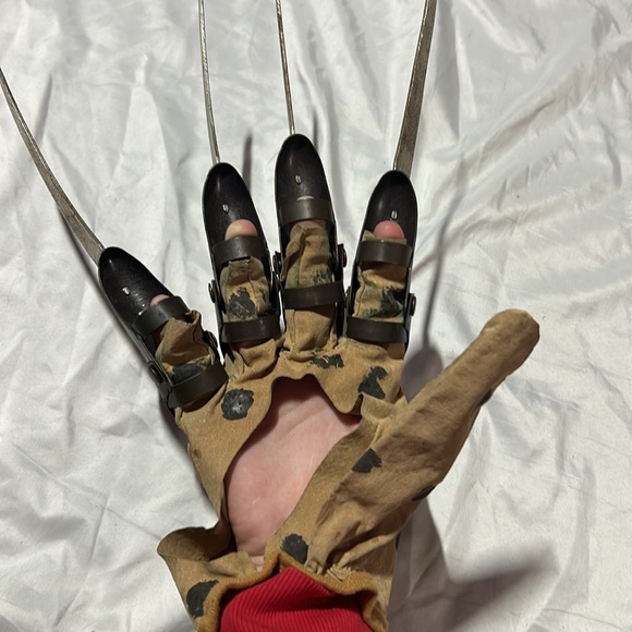 REAL METAL Freddy Krueger Claw - Picture 6 of 6